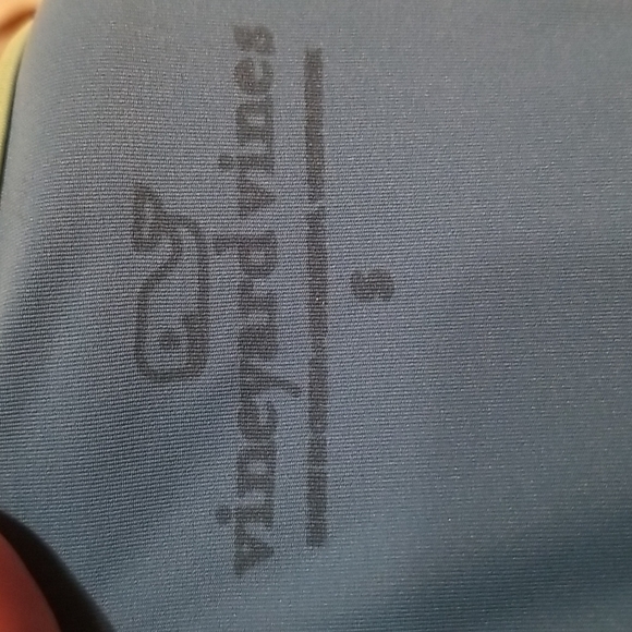 Vineyard vines swim shirt - Picture 6 of 8